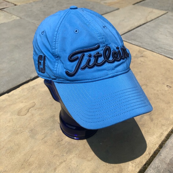 Titleist Pro V1 Blue Hat Wicking